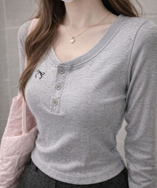 Teem Store(チームストア)の「リボン刺繍ワンポイントヘンリーネックロンT(Tシャツ/カットソー・レディース・ピンク/サックスブルー/グレー・M/L)」の9枚目の写真