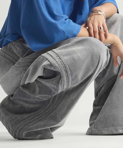 adidas（アディダス）の「起毛ツイル オーバーサイズド ファイヤー