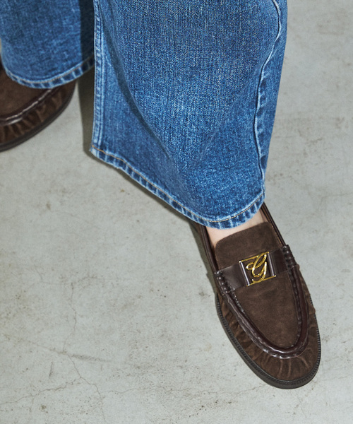 GRISE（グリーズ）の「GRISEレザーギャザーローファー（ローファー・レディース・ブラック/カーキ/ブラウン・22cm/25cm/24.5cm/24cm/23.5cm/23cm/22.5cm）」の6枚目の写真