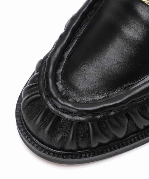 GRISE（グリーズ）の「GRISEレザーギャザーローファー（ローファー・レディース・ブラック/カーキ/ブラウン・22cm/25cm/24.5cm/24cm/23.5cm/23cm/22.5cm）」の19枚目の写真