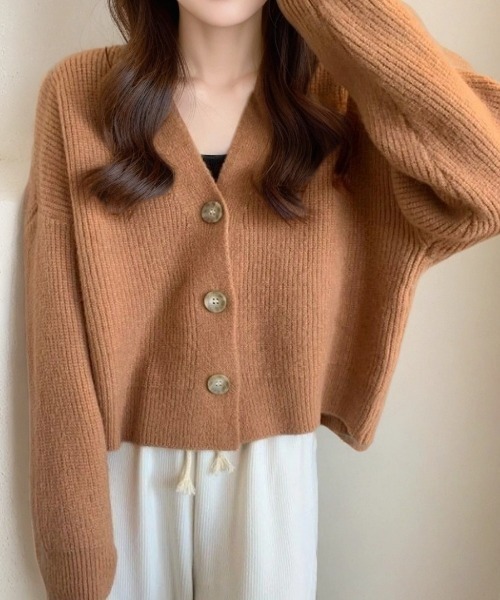 cammie(キャミー)の「ビッグボタンニットカーディガン(カーディガン/ボレロ・レディース・アイボリー/キャメル・M/L)」の2枚目の写真
