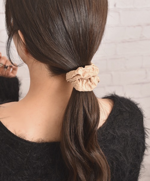 VIBGYOR Women（ヴィブジョー　ウィメン）の「【float】シンプル エンボスフラワー加工 シュシュ（シュシュ・レディース・ベージュ/アイボリー/ブラック・FREE）」の14枚目の写真