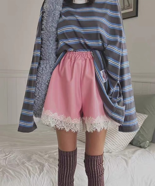 leune(ルネ)の「レースヘムフェイクレザーショートパンツ(その他パンツ・レディース・ブラック/ベージュ/ピンク・FREE)」の4枚目の写真