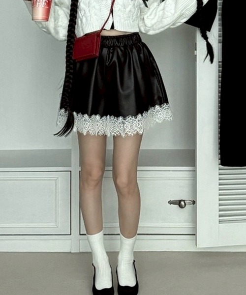 leune(ルネ)の「レースヘムフェイクレザーショートパンツ(その他パンツ・レディース・ブラック/ベージュ/ピンク・FREE)」の8枚目の写真