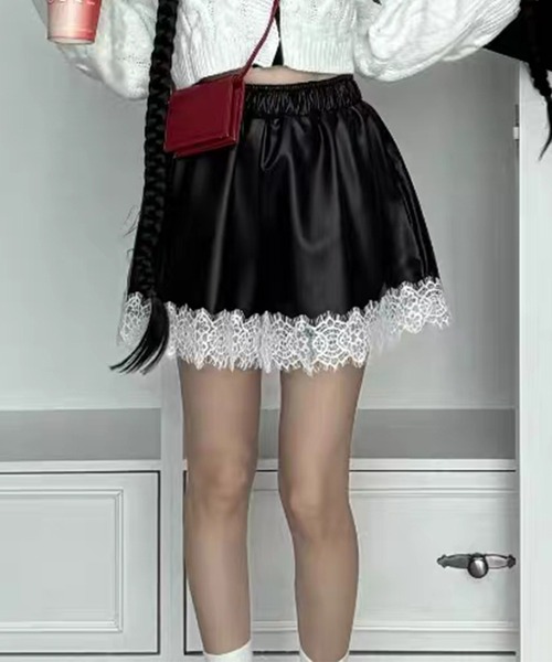 leune(ルネ)の「レースヘムフェイクレザーショートパンツ(その他パンツ・レディース・ブラック/ベージュ/ピンク・FREE)」の9枚目の写真