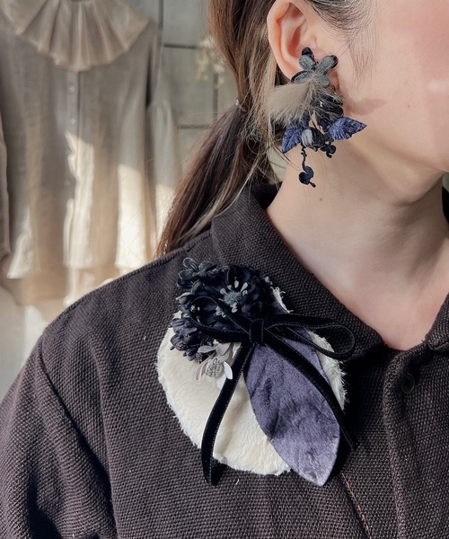 m.soeur（エムスール）の「ファーとライラックのショールピン（ブローチ/コサージュ・レディース・ブラック/ベージュ/グリーン・FREE）」の7枚目の写真