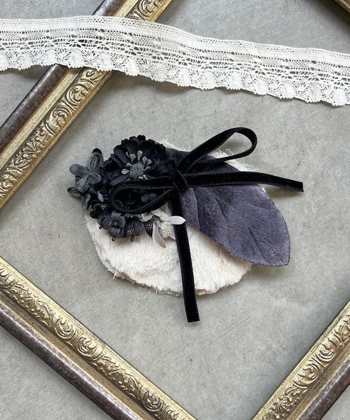 m.soeur（エムスール）の「ファーとライラックのショールピン（ブローチ/コサージュ・レディース・ブラック/ベージュ/グリーン・FREE）」の6枚目の写真