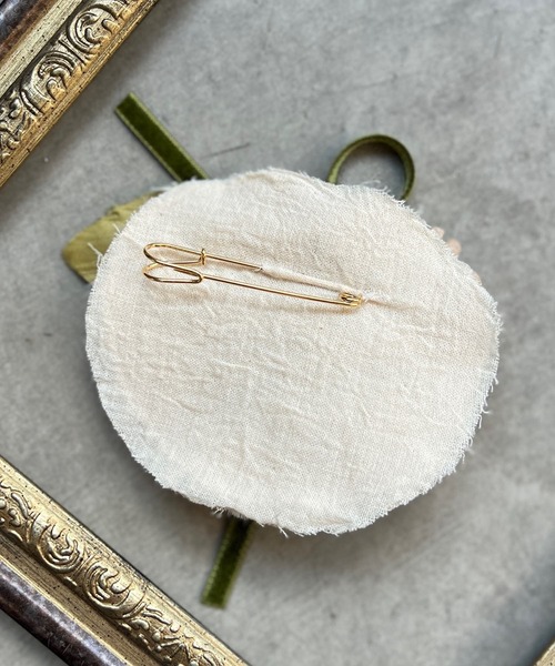 m.soeur（エムスール）の「ファーとライラックのショールピン（ブローチ/コサージュ・レディース・ブラック/ベージュ/グリーン・FREE）」の9枚目の写真