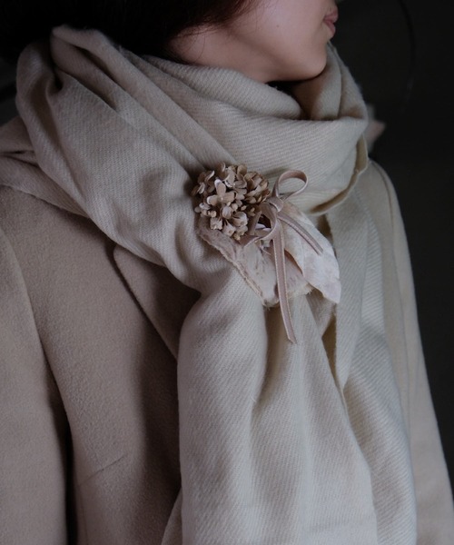 m.soeur（エムスール）の「ファーとライラックのショールピン（ブローチ/コサージュ・レディース・ブラック/ベージュ/グリーン・FREE）」の10枚目の写真