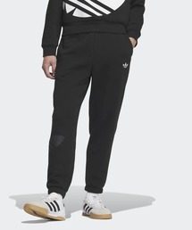 adidas（アディダス）の「Chillax ロゴ スウェットパンツ（ジェンダーニュートラル） / アディダスオリジナルス adidas Originals（その他パンツ・メンズ）」