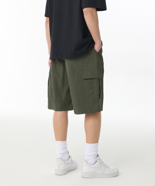 MUSINSA STANDARD（ムシンサスタンダード）の「ナイロンカーゴバンディングバミューダパンツ[カーキ]（その他パンツ・メンズ・その他・26/27/28/29/36/34/32/30/31/33）」の2枚目の写真