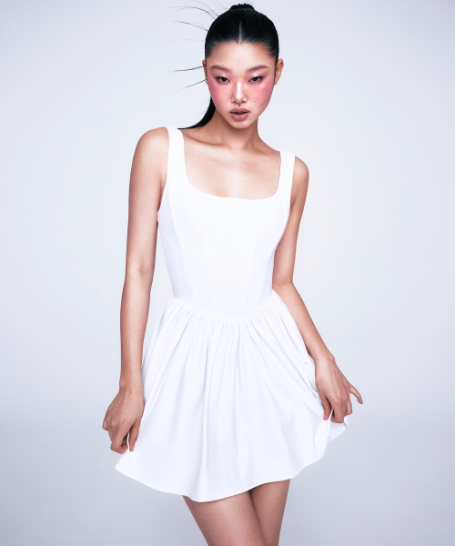 YOUHEE(ユヒ)の「BASIC CORSET DRESS WHITE(ワンピース・レディース・その他・SMALL/MEDIUM)」の1枚目の写真