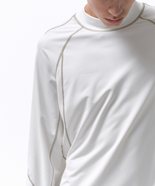 MUSINSA STANDARD（ムシンサスタンダード）の「[シティレジャー] ストラクチャードモックネック長袖Tシャツ [ストーンホワイト]（Tシャツ/カットソー・メンズ・その他・LARGE/X-LARGE/XX-LARGE/MEDIUM/SMALL）」の5枚目の写真
