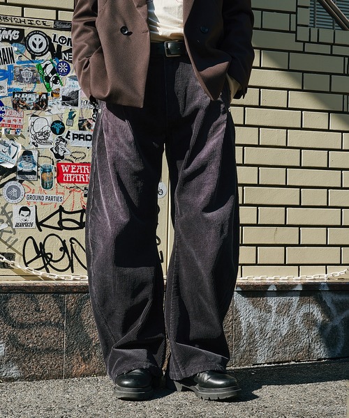 CONZ（コンズ）の「CORDUROY CURVED LEG PANTS（スラックス・メンズ・ダークグレー/ブラック/ライトベージュ・1/2/3）」の3枚目の写真