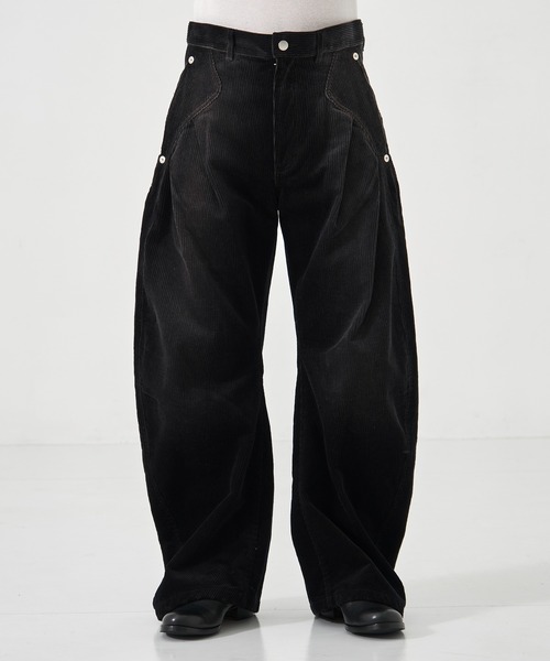 CONZ（コンズ）の「CORDUROY CURVED LEG PANTS（スラックス・メンズ・ダークグレー/ブラック/ライトベージュ・1/2/3）」の4枚目の写真