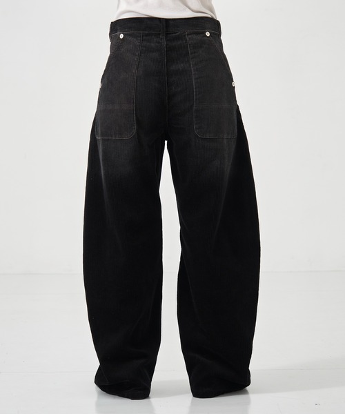 CONZ（コンズ）の「CORDUROY CURVED LEG PANTS（スラックス・メンズ・ダークグレー/ブラック/ライトベージュ・1/2/3）」の6枚目の写真