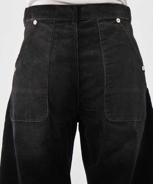 CONZ（コンズ）の「CORDUROY CURVED LEG PANTS（スラックス・メンズ・ダークグレー/ブラック/ライトベージュ・1/2/3）」の9枚目の写真