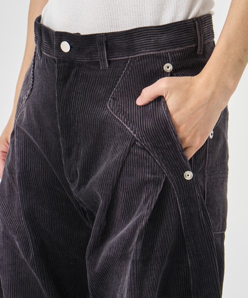 CONZ（コンズ）の「CORDUROY CURVED LEG PANTS（スラックス・メンズ・ダークグレー/ブラック/ライトベージュ・1/2/3）」の15枚目の写真