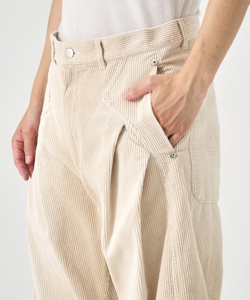 CONZ（コンズ）の「CORDUROY CURVED LEG PANTS（スラックス・メンズ・ダークグレー/ブラック/ライトベージュ・1/2/3）」の22枚目の写真