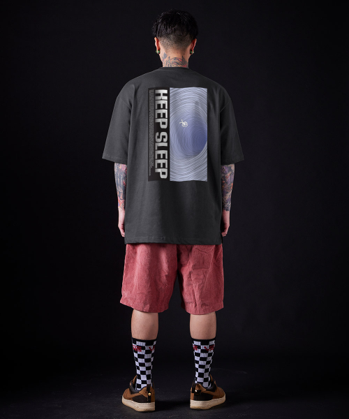 ASTRAL PROJECTION（アストラルプロジェクション）の「[オーバーサイズ]キープスリープ 13番手コットンラウンドネック半袖Tシャツ_チャコール（Tシャツ/カットソー・メンズ・その他・LARGE/MEDIUM/X-LARGE/XX-LARGE）」の4枚目の写真