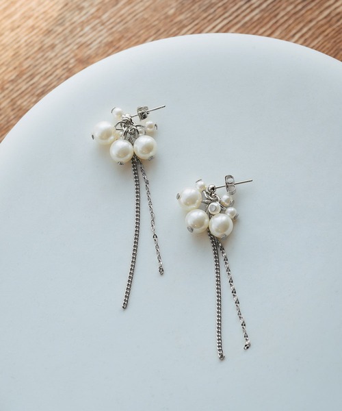 girl(ガール)の「小粒フェイクパール チェーン ロングピアス シルバー ゴールド 両耳用 アクセサリー(ピアス(両耳用)・レディース・シルバー/ゴールド・-)」の2枚目の写真
