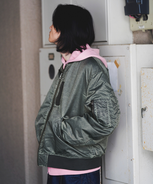 JOINT WORKS(ジョイントワークス)の「フェードナイロン パッファー MA-1 / Faded Nylon Puffer MA-1(MA-1・メンズ・ブラウン/ブラック・MEDIUM/LARGE)」の4枚目の写真