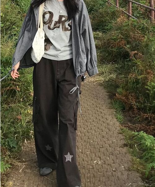 OURSAYSOUR(アワーセイアワー)の「スターチェック配色スタッズカーゴパンツブラウン(その他パンツ・レディース・ダークブラウン・MEDIUM/LARGE)」の11枚目の写真