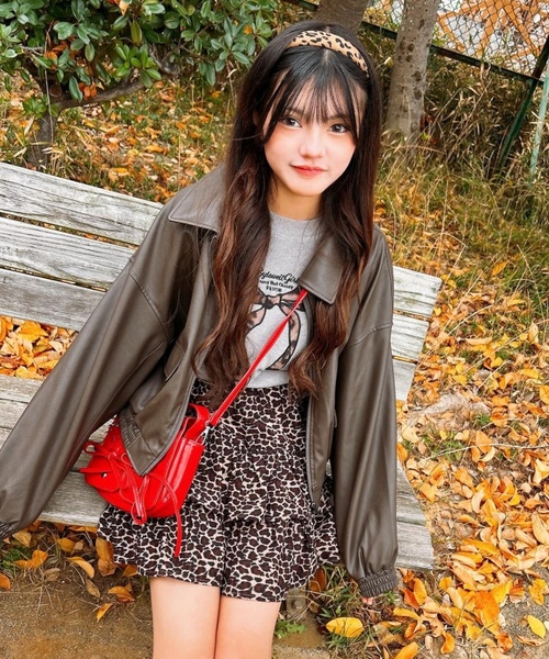 by LOVEiT（バイラビット）の「リボンパッチ長袖Tシャツ（Tシャツ/カットソー・キッズ・ブラック/グレー系/オフホワイト/ラベンダー・130cm/160cm/120cm/140cm/150cm）」の6枚目の写真