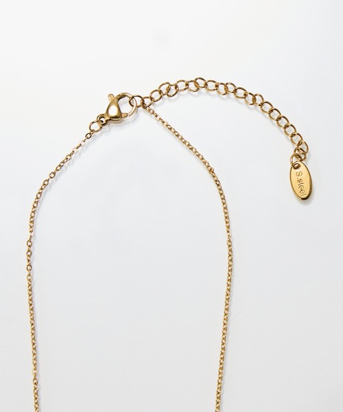 Phoebe(フィービィー)の「【金属アレルギー対応】メタリックパールホースシューネックレス ステンレス/馬蹄/バテイ/ホースシュー/蹄鉄/ラッキーモチーフ/ギフト/プレゼント/大ぶり(ネックレス・レディース・イエローゴールド/シルバー・FREE)」の12枚目の写真
