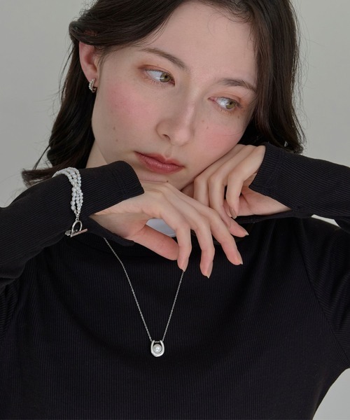 Phoebe(フィービィー)の「【金属アレルギー対応】メタリックパールホースシューネックレス ステンレス/馬蹄/バテイ/ホースシュー/蹄鉄/ラッキーモチーフ/ギフト/プレゼント/大ぶり(ネックレス・レディース・イエローゴールド/シルバー・FREE)」の22枚目の写真