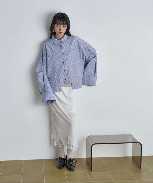 THE YOn(ザヨン)の「ダブルポケットタックスリーブストライプクロップドシャツ(シャツ/ブラウス・レディース・グレー/ウィート/サックスブルー・FREE)」の11枚目の写真