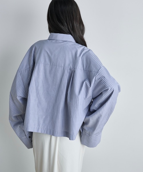 THE YOn(ザヨン)の「ダブルポケットタックスリーブストライプクロップドシャツ(シャツ/ブラウス・レディース・グレー/ウィート/サックスブルー・FREE)」の10枚目の写真