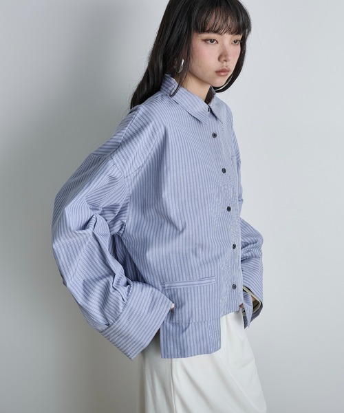 THE YOn(ザヨン)の「ダブルポケットタックスリーブストライプクロップドシャツ(シャツ/ブラウス・レディース・グレー/ウィート/サックスブルー・FREE)」の7枚目の写真
