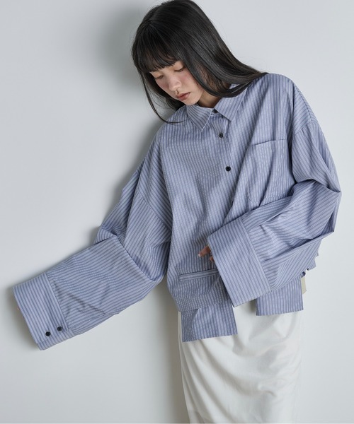 THE YOn(ザヨン)の「ダブルポケットタックスリーブストライプクロップドシャツ(シャツ/ブラウス・レディース・グレー/ウィート/サックスブルー・FREE)」の5枚目の写真