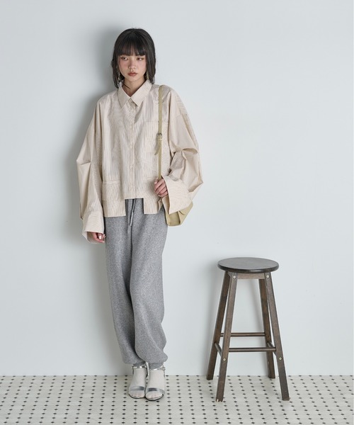 THE YOn(ザヨン)の「ダブルポケットタックスリーブストライプクロップドシャツ(シャツ/ブラウス・レディース・グレー/ウィート/サックスブルー・FREE)」の22枚目の写真