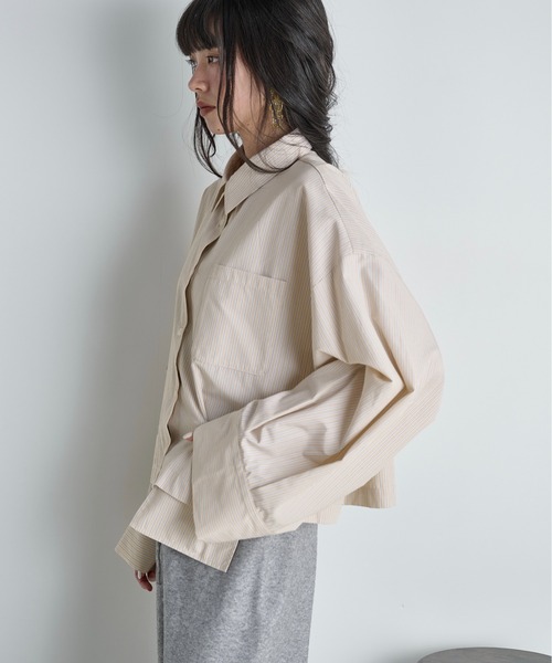 THE YOn(ザヨン)の「ダブルポケットタックスリーブストライプクロップドシャツ(シャツ/ブラウス・レディース・グレー/ウィート/サックスブルー・FREE)」の20枚目の写真