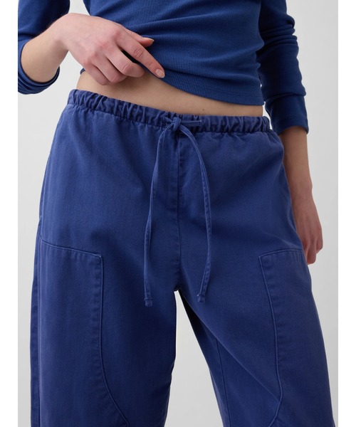 GAP(ギャップ)の「イージー ウエスト ダブルニー バレルパンツ(その他パンツ・レディース・ブラック/イエロー/ブルー・XS/S/XXS/M/L)」の6枚目の写真