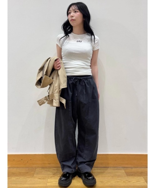 GAP(ギャップ)の「イージー ウエスト ダブルニー バレルパンツ(その他パンツ・レディース・ブラック/イエロー/ブルー・XS/S/XXS/M/L)」の12枚目の写真