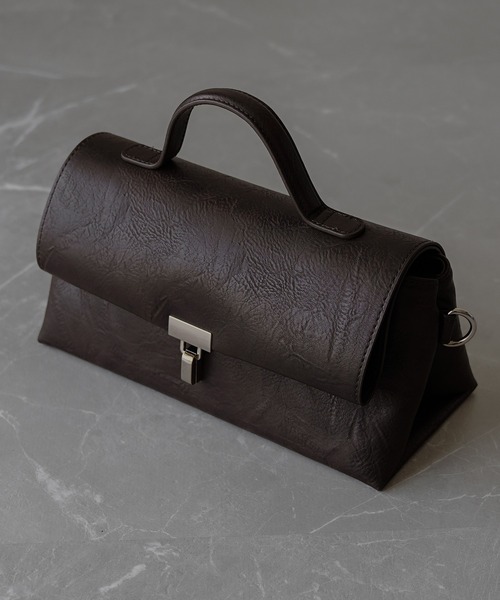 ELLUV（エルブ）の「【ELLUV/エルヴ】バーティカルメタルバックル ハンドルショルダーバッグ（ショルダーバッグ・メンズ・ブラック/ブラウン系その他/ブラック系その他・FREE）」の6枚目の写真