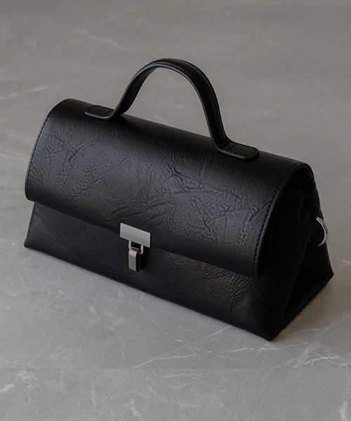 ELLUV（エルブ）の「【ELLUV/エルヴ】バーティカルメタルバックル ハンドルショルダーバッグ（ショルダーバッグ・メンズ・ブラック/ブラウン系その他/ブラック系その他・FREE）」の4枚目の写真