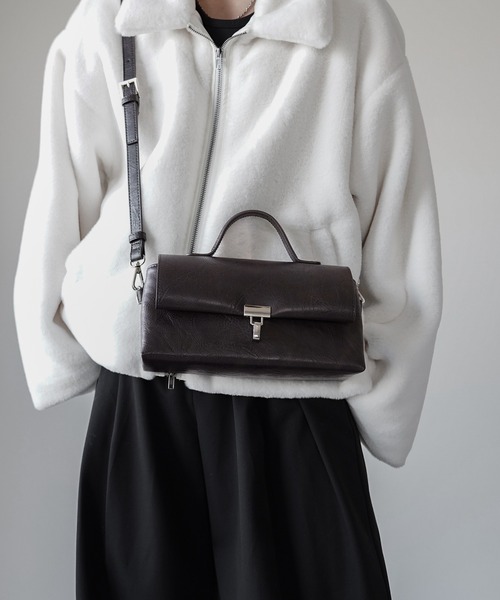 ELLUV（エルブ）の「【ELLUV/エルヴ】バーティカルメタルバックル ハンドルショルダーバッグ（ショルダーバッグ・メンズ・ブラック/ブラウン系その他/ブラック系その他・FREE）」の8枚目の写真