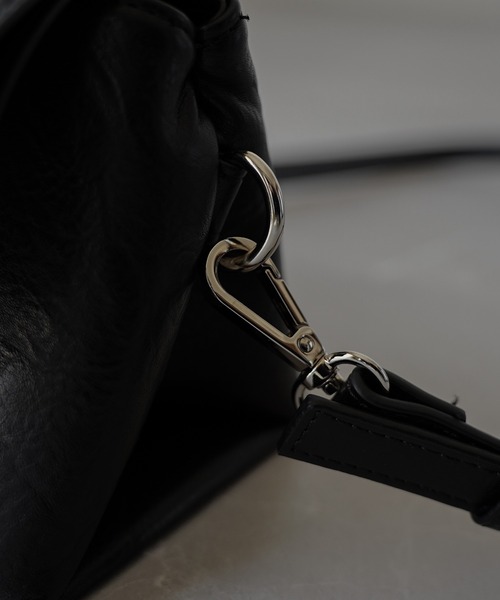 ELLUV（エルブ）の「【ELLUV/エルヴ】バーティカルメタルバックル ハンドルショルダーバッグ（ショルダーバッグ・メンズ・ブラック/ブラウン系その他/ブラック系その他・FREE）」の22枚目の写真