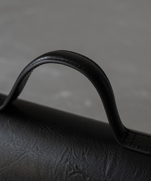 ELLUV（エルブ）の「【ELLUV/エルヴ】バーティカルメタルバックル ハンドルショルダーバッグ（ショルダーバッグ・メンズ・ブラック/ブラウン系その他/ブラック系その他・FREE）」の21枚目の写真