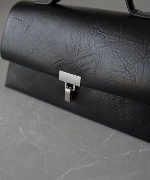 ELLUV（エルブ）の「【ELLUV/エルヴ】バーティカルメタルバックル ハンドルショルダーバッグ（ショルダーバッグ・メンズ・ブラック/ブラウン系その他/ブラック系その他・FREE）」の17枚目の写真