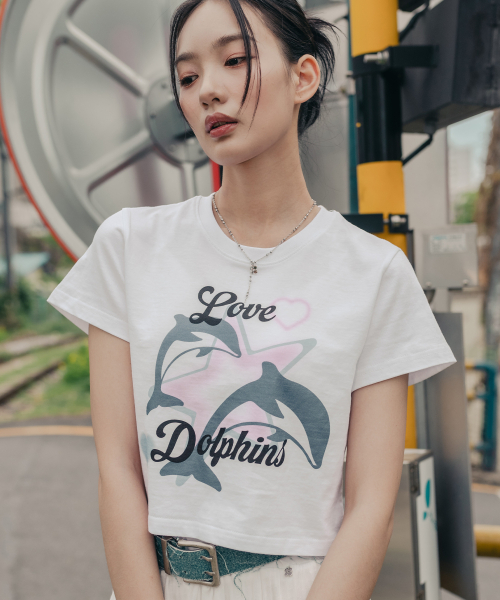 HIGH SCHOOL DISCO(ハイスクールディスコ)の「ラブリードルフィングラフィッククロップTシャツホワイト(Tシャツ/カットソー・レディース・その他・FREE)」の3枚目の写真