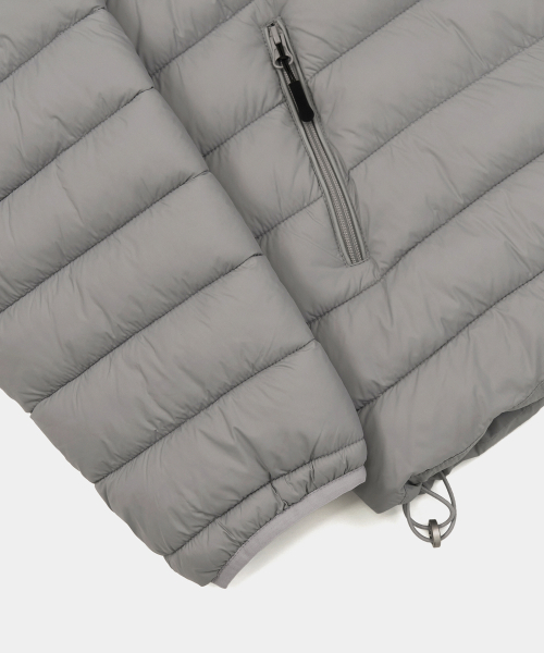 EXCONTAINER(エックスコンテナ)の「ライトウェイトフードパディングジャケット(GREY)(ダウンベスト・メンズ・その他・SMALL/X-LARGE/LARGE/MEDIUM)」の3枚目の写真