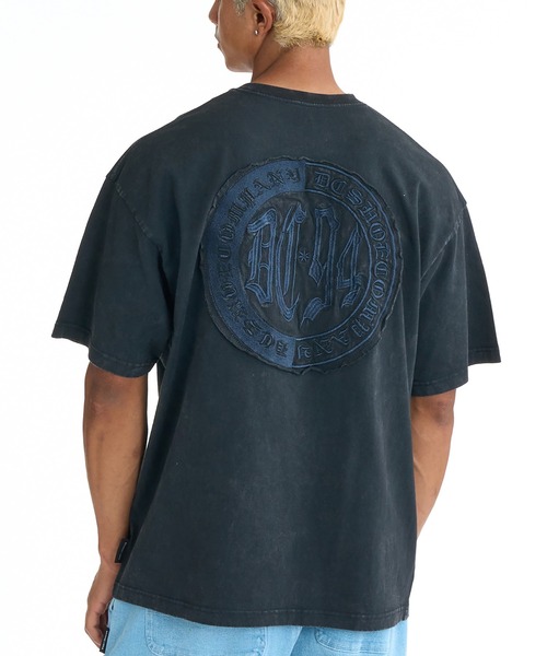 DC(ディーシー)の「DC/ディーシー 半袖 Tシャツ ロゴ バックプリント DST261024(Tシャツ/カットソー・メンズ・スミクロ/ダークネイビー・M/2XL/XL/L)」の2枚目の写真