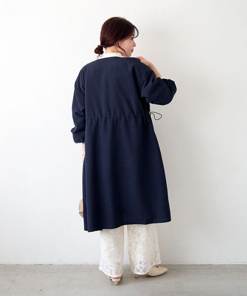 le.coeur blanc（ルクールブラン）の「タンブラーオックスノーカラーコート（ノーカラーコート・レディース・グレイッシュベージュ/サックスブルー/ネイビー・38）」の17枚目の写真