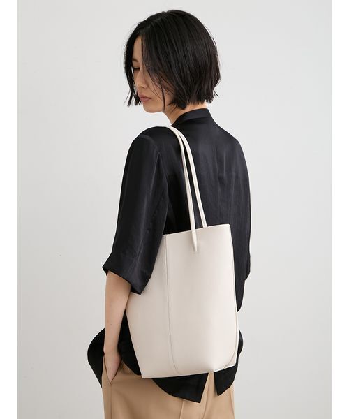MIESROHE(ミースロエ)の「レザーバスケットバッグ(トートバッグ・レディース・アイボリー/ブラック・F)」の1枚目の写真