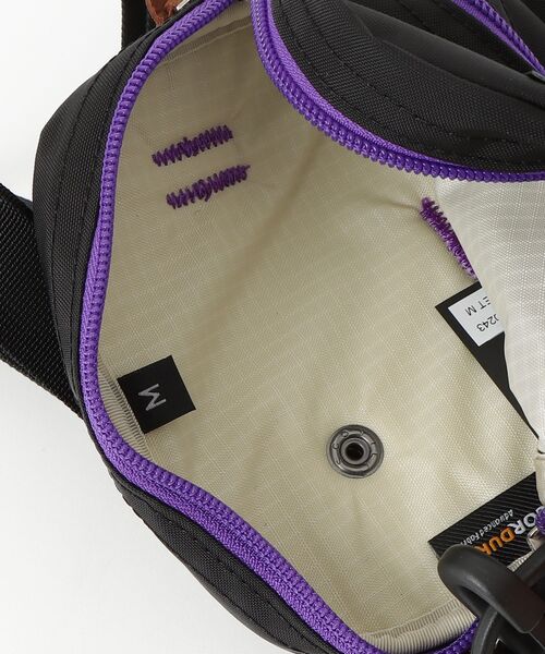 GREGORY(グレゴリー)の「クイックポケットM QUICK POCKET M ブラックXパープル(ショルダーバッグ・メンズ・ブラック×パープル・ONE SIZE)」の4枚目の写真